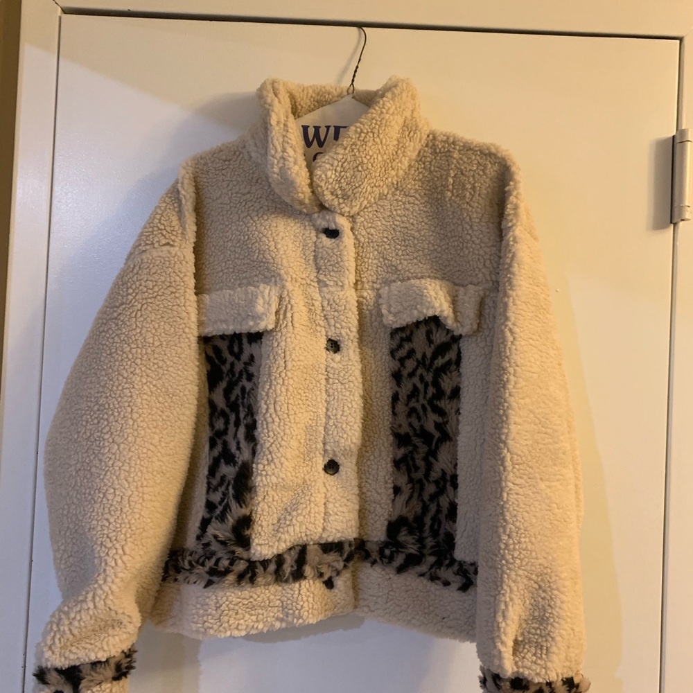 Clearance sale Leopard Jacket - Picture 5 of 8
